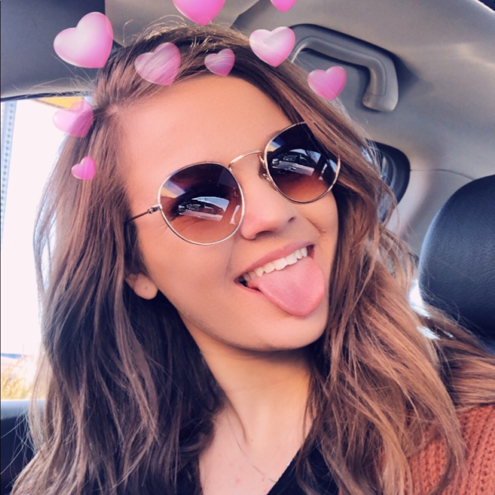 Meet your Posher, Hannah